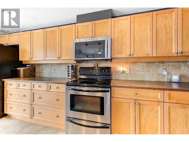 106 - 2120 Shannon Ridge Drive, Condo with 2 bedrooms, 2 bathrooms and null parking in West Kelowna BC | Image 20