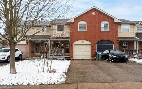 47 Grandridge Crescent, House attached with 3 bedrooms, 1 bathrooms and 3 parking in Guelph ON | Card Image