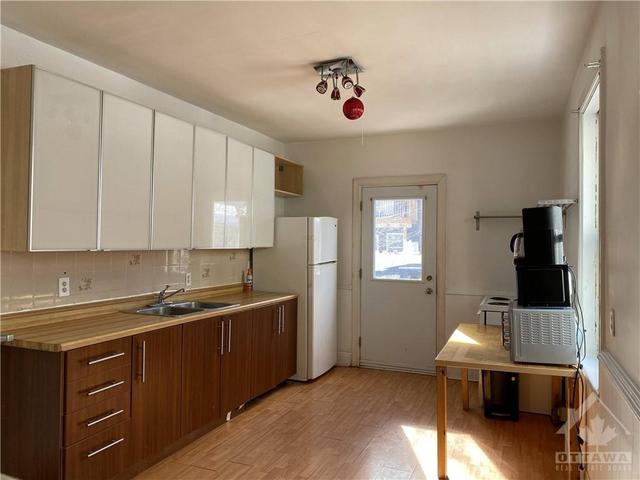 418 Nelson Street S, Home with 4 bedrooms, 2 bathrooms and 2 parking in Ottawa ON | Image 5