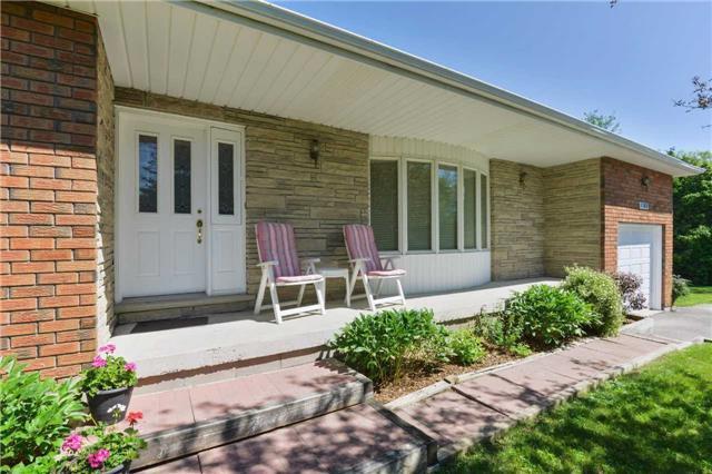1180 Belle Aire Beach Rd, House detached with 3 bedrooms, 2 bathrooms and 6 parking in Innisfil ON | Image 2