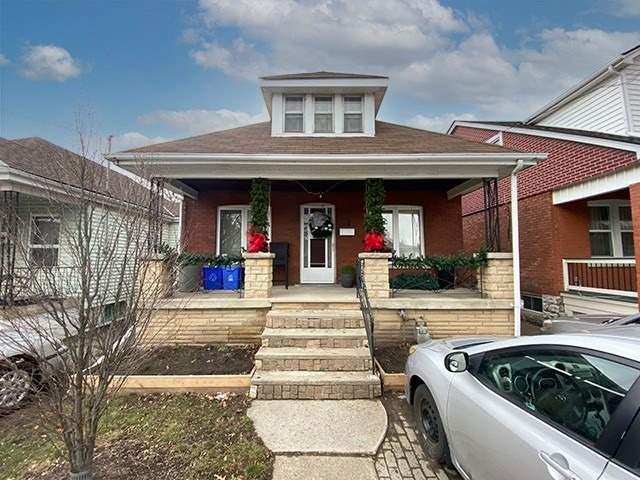 34 Tuxedo Ave N, House detached with 2 bedrooms, 2 bathrooms and 2 parking in Hamilton ON | Image 1