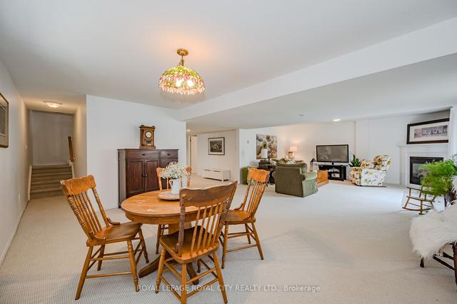 17 Milson Cres, House detached with 1 bedrooms, 3 bathrooms and 3 parking in Guelph ON | Image 15