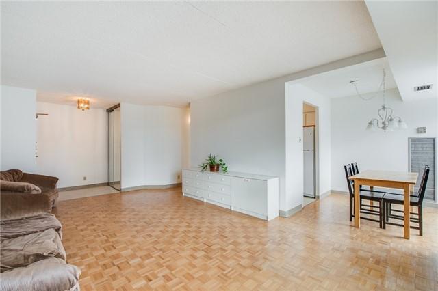 404 - 1 Innismore Cres, Condo with 2 bedrooms, 2 bathrooms and 1 parking in Toronto ON | Image 4