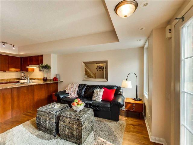 th 43 - 93 The Queensway Ave, Townhouse with 1 bedrooms, 2 bathrooms and 1 parking in Toronto ON | Image 1