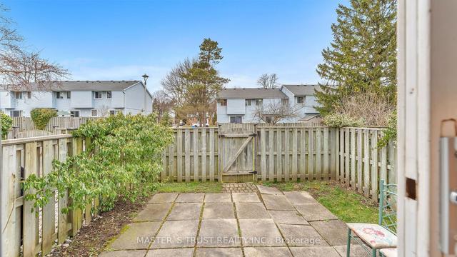 208 Monmore Rd, Townhouse with 3 bedrooms, 2 bathrooms and 1 parking in London ON | Image 25