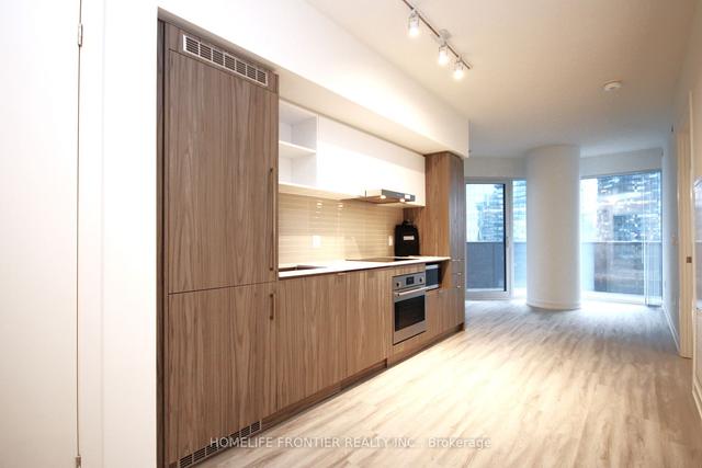 2009 - 55 Cooper St, Condo with 1 bedrooms, 1 bathrooms and 1 parking in Toronto ON | Image 12