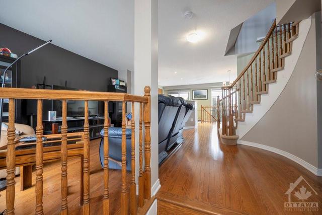 351 Applecross Crescent, Townhouse with 2 bedrooms, 2 bathrooms and 2 parking in Ottawa ON | Image 2