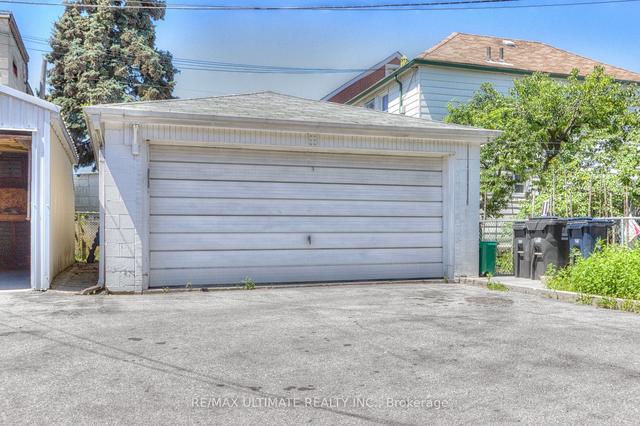 1652 Dufferin St, House detached with 5 bedrooms, 3 bathrooms and 4 parking in Toronto ON | Image 22