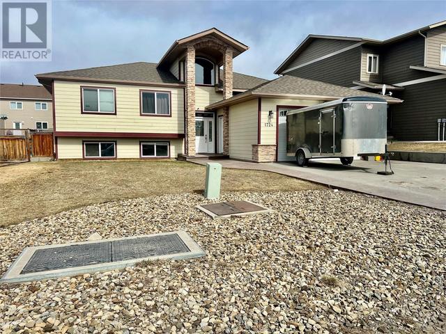 1724 84 Avenue, House detached with 6 bedrooms, 3 bathrooms and 2 parking in Dawson Creek BC | Image 1