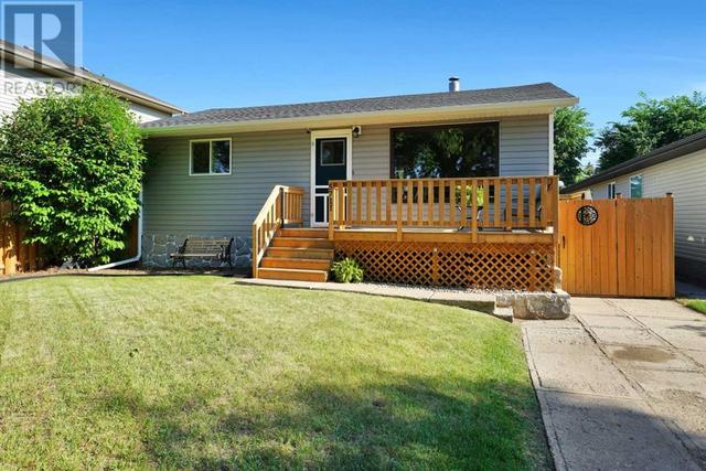 5711 50a Avenue, House detached with 3 bedrooms, 1 bathrooms and 5 parking in Stettler AB | Image 2