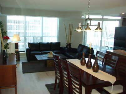 1112 - 8 York St, Condo with 2 bedrooms, 2 bathrooms and null parking in Toronto ON | Image 2