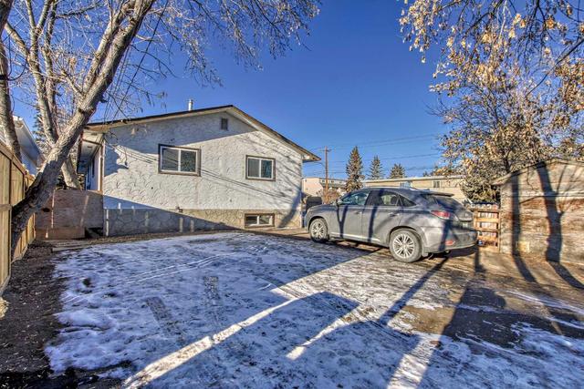 4203 19 Avenue Se, Home with 3 bedrooms, 1 bathrooms and 2 parking in Calgary AB | Image 24