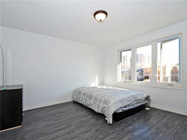 2 Moffatt Crt, House detached with 3 bedrooms, 1 bathrooms and 2 parking in Toronto ON | Image 12
