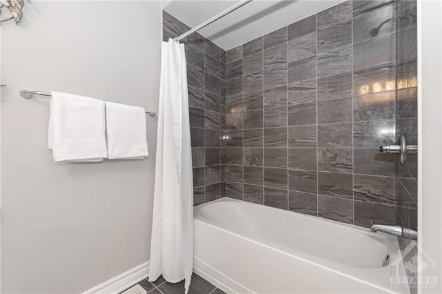 125 Eric Maloney Way, Townhouse with 3 bedrooms, 3 bathrooms and 3 parking in Ottawa ON | Image 24