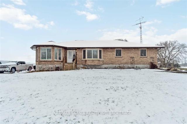 2231 Churchill Line, House detached with 4 bedrooms, 2 bathrooms and 10 parking in Sarnia ON | Image 1