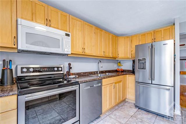 1074 Grenoble Crescent, Home with 3 bedrooms, 2 bathrooms and 3 parking in Ottawa ON | Image 12