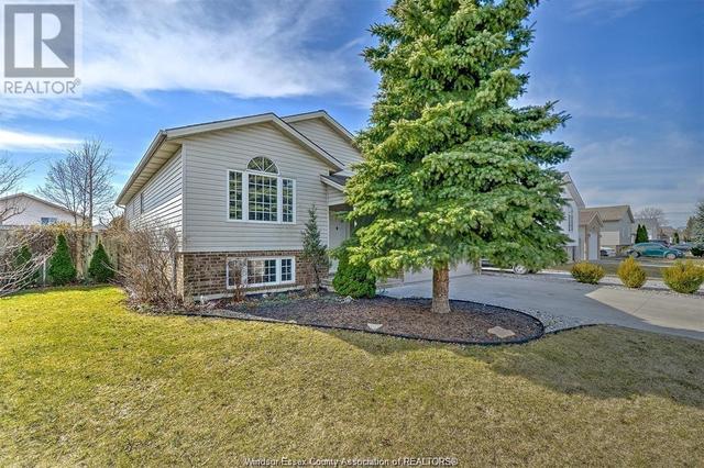 1365 Giselle Crescent, House detached with 6 bedrooms, 2 bathrooms and null parking in Windsor ON | Image 1