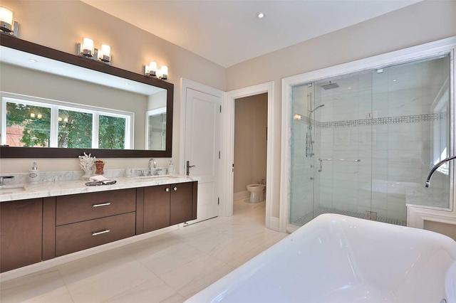 18 Viamede Cres, House detached with 4 bedrooms, 7 bathrooms and 7 parking in Toronto ON | Image 17