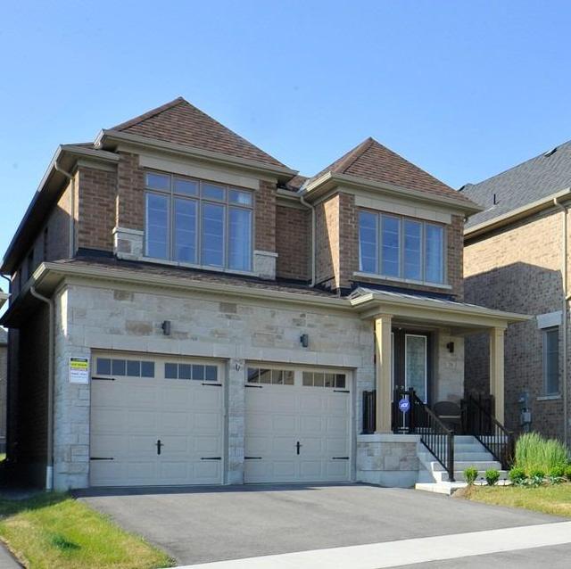 28 Christine Elliot Ave, House detached with 4 bedrooms, 3 bathrooms and 4 parking in Whitby ON | Image 1