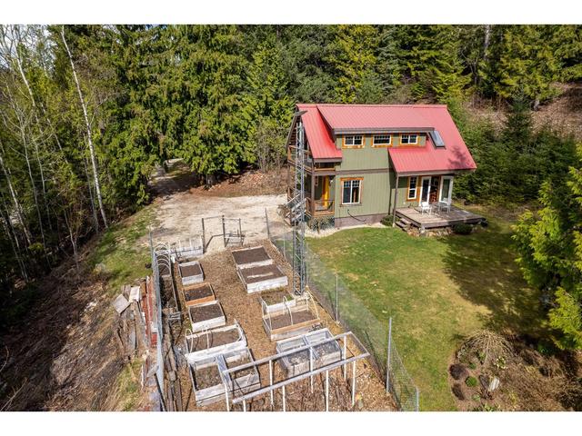 8788 Highway 6, House detached with 2 bedrooms, 2 bathrooms and null parking in Central Kootenay H BC | Image 70