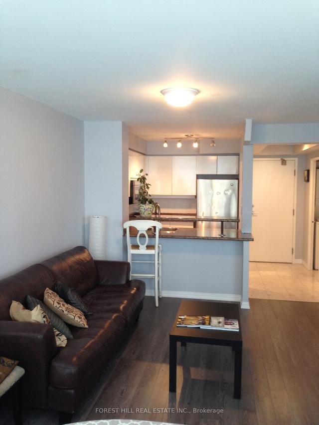 1006 - 942 Yonge St, Condo with 1 bedrooms, 1 bathrooms and 0 parking in Toronto ON | Image 3