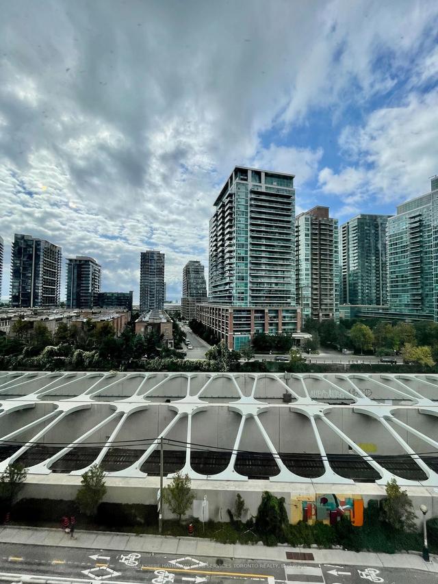 821 - 1 Shaw St, Condo with 1 bedrooms, 1 bathrooms and 0 parking in Toronto ON | Image 3