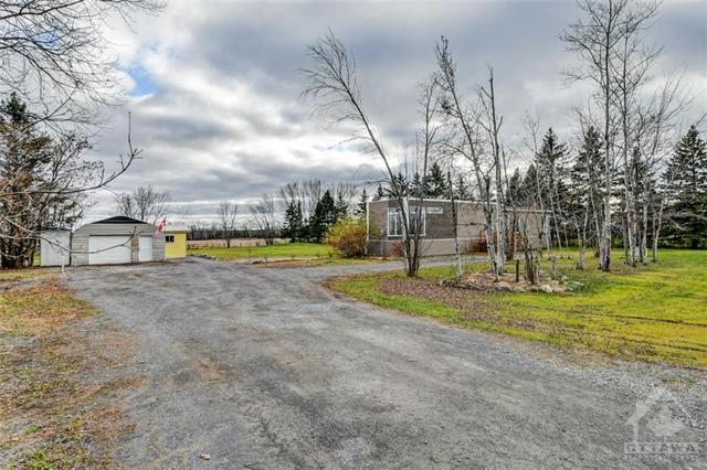 880 Concession 1 Road, House detached with 2 bedrooms, 1 bathrooms and 8 parking in Alfred and Plantagenet ON | Image 2