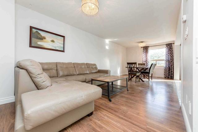 34 - 20 Farnham Dr, Townhouse with 3 bedrooms, 4 bathrooms and 2 parking in Brampton ON | Image 2