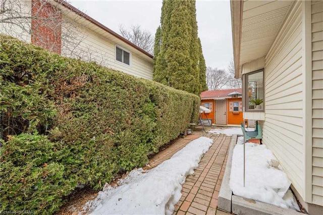 32 Rickson Ave, House detached with 3 bedrooms, 3 bathrooms and 5 parking in Guelph ON | Image 25