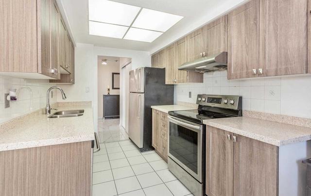 1704 - 135 Hillcrest Ave, Condo with 2 bedrooms, 2 bathrooms and 1 parking in Mississauga ON | Image 10