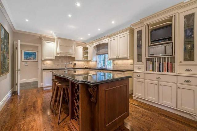 87 Wimbleton Rd, House detached with 4 bedrooms, 5 bathrooms and 6 parking in Toronto ON | Image 3