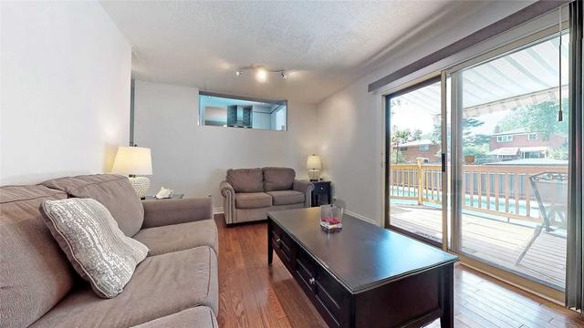 40 Donnacona Cres, House detached with 4 bedrooms, 2 bathrooms and 3 parking in Toronto ON | Image 4