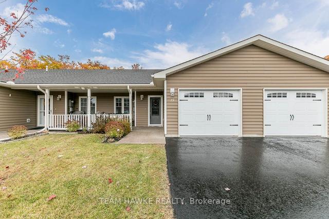 15 Chamberlain Cres, House attached with 2 bedrooms, 2 bathrooms and 2 parking in Penetanguishene ON | Image 1
