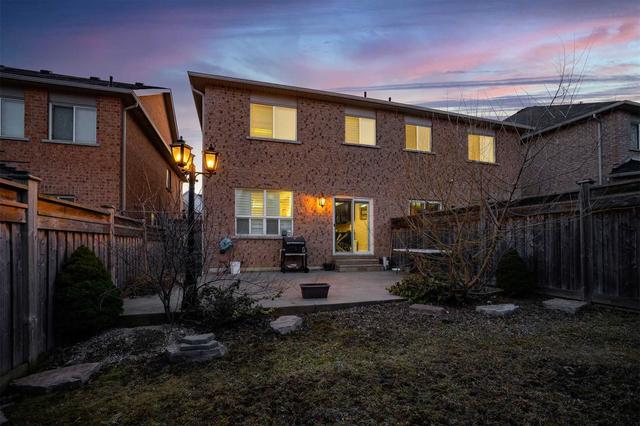 27 Manordale Cres, House semidetached with 3 bedrooms, 3 bathrooms and 4 parking in Vaughan ON | Image 27