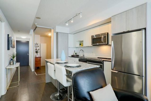 2606 - 9 Valhalla Inn Rd, Condo with 1 bedrooms, 1 bathrooms and 1 parking in Toronto ON | Image 3
