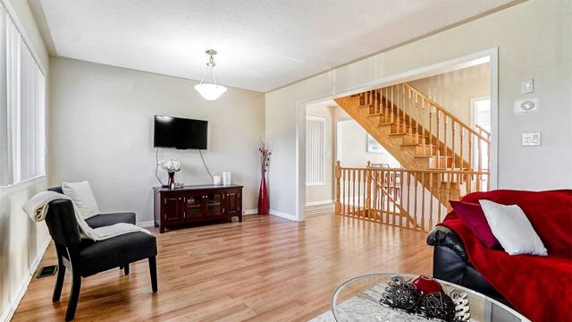 81 Decker Hollow Circ, House attached with 3 bedrooms, 3 bathrooms and 3 parking in Brampton ON | Image 5