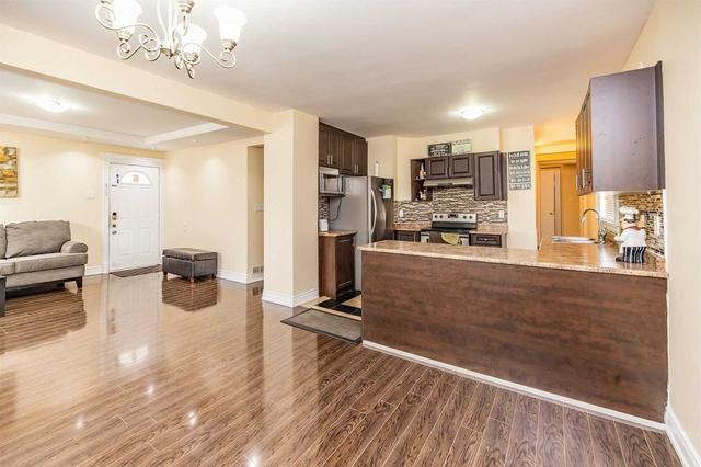 583 Burnhamthorpe Rd, House detached with 3 bedrooms, 3 bathrooms and 4 parking in Toronto ON | Image 4