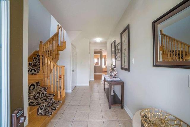 70 Pappain Cres W, House detached with 4 bedrooms, 3 bathrooms and 4 parking in Brampton ON | Image 2