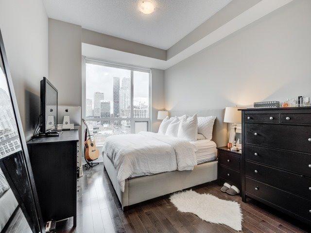 1009 - 23 Glebe Rd, Condo with 2 bedrooms, 2 bathrooms and 1 parking in Toronto ON | Image 8
