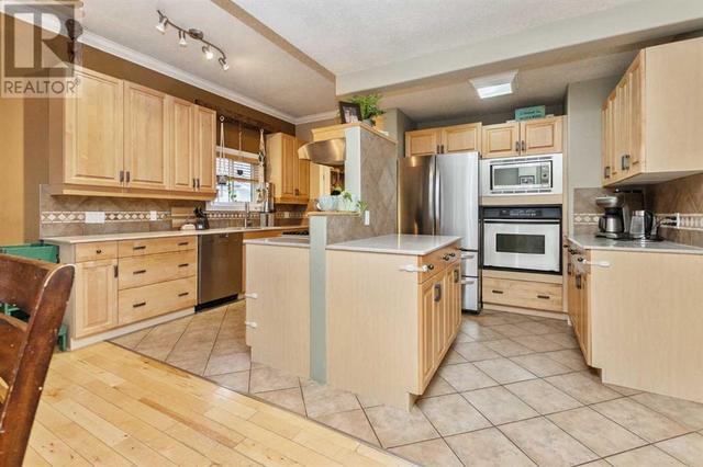 5804 44 Avenue, House detached with 4 bedrooms, 3 bathrooms and 2 parking in Red Deer AB | Image 13