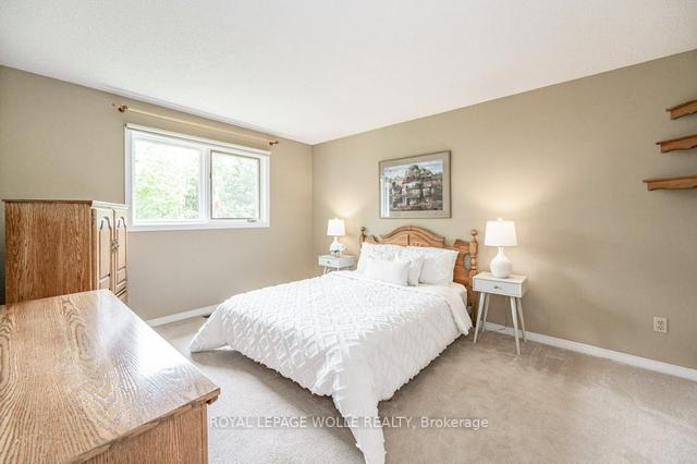647 Cardiff St, House detached with 2 bedrooms, 3 bathrooms and 6 parking in Waterloo ON | Image 14