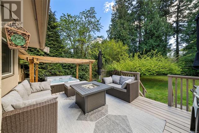 763 Helvetia Cres, House detached with 4 bedrooms, 3 bathrooms and 4 parking in Saanich BC | Image 36