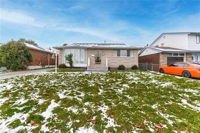 92 Nash Road S, House detached with 3 bedrooms, 2 bathrooms and 4 parking in Hamilton ON | Image 1