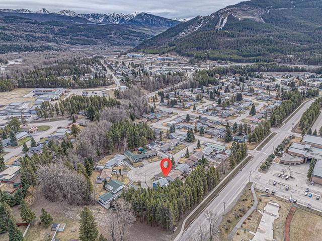 307 Lodgepole Place, House detached with 4 bedrooms, 2 bathrooms and null parking in Sparwood BC | Image 56