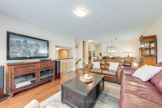 2956 Oka Rd, House detached with 3 bedrooms, 2 bathrooms and 6.5 parking in Mississauga ON | Image 2