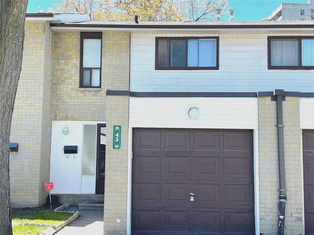 43 Fleetwood Cres, Townhouse with 3 bedrooms, 2 bathrooms and 2 parking in Brampton ON | Image 1