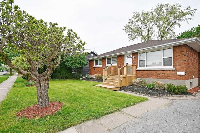 27 Dunvegan Rd, House detached with 3 bedrooms, 2 bathrooms and 3 parking in St. Catharines ON | Image 12