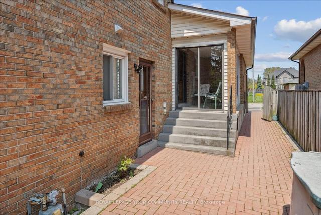 27 Southview Dr, House detached with 4 bedrooms, 4 bathrooms and 6 parking in Vaughan ON | Image 22