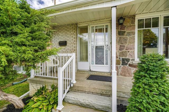 5 Robinglade Dr, House detached with 3 bedrooms, 2 bathrooms and 3 parking in Toronto ON | Image 28