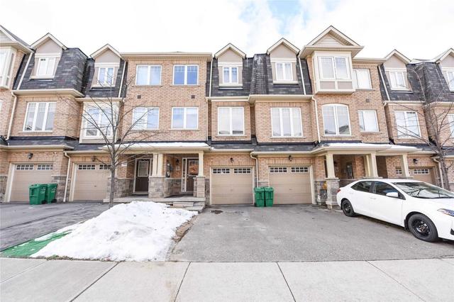 31 Magdalene Cres, House attached with 3 bedrooms, 3 bathrooms and 2 parking in Brampton ON | Image 1